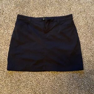 Eddie Bauer short, black. Size 8. Button fly, 16.5 inches long.